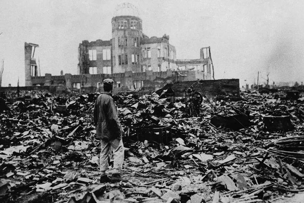 Image of second world war Hiroshima and Nagasaki nuclear attack.